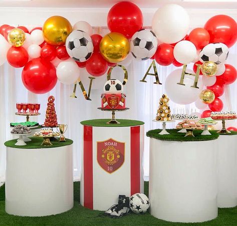 ⚽NOAH'S Manchester United Soccer Party . Styling and Props by @luxecoutureevents. ... ....just a girl with goals 🥅🙊 ..... Happy 10th Birthday my little friend. The brief was " A simple Manchester United " themed party for Noah and his soccer buddies. 😂😂 We called upon my team of fabulous trustee vendors to deliver this cute as party. It was a labour of love to bring all these elements together but Our wonderful team of vendors headed by us @luxecoutureevents and @zbyzahrah just made it perf Manchester United Party, Soccer Theme Parties, Soccer Birthday Parties, Birthday Party Snacks, Party Styling, Happy 10th Birthday, Football Birthday Party, Manchester United Soccer, Soccer Birthday