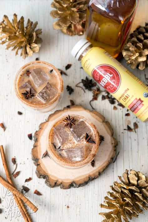 This Iced Cinnamon Whiskey Chai is spicy, cool and perfect for the holidays! Made with delicious Rebbl Ashwaganda Chai Elixir @Veganyackattack #rebbl #sponsored #recipe Whiskey Chai, Cinnamon Whiskey, Vegan Holiday Recipes, Vegan Holidays, Winter Drinks, Vegan Appetizers, Seasonal Celebration, Refreshing Cocktails, Vegan Foods