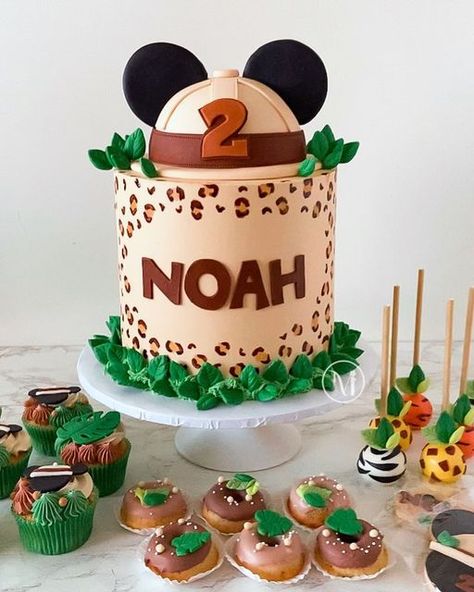 Cakes by Mafer 👩🏻‍🍳 on Instagram: "Mickey safari cake 🌿 - #mickeysafaricake#vanillacake#mickeycake" Mickey Mouse Safari Cupcakes, Mickey Safari Smash Cake, Mickey Safari Birthday Cake, Mickey Mouse Safari Birthday Cake, Minnie Mouse Safari Cake, Safari Mickey Mouse Party, Mickey Mouse Safari Cake, Mickey Safari Cake, Mickey Mouse Safari Birthday