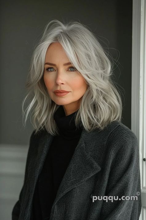 Gray Hair Color Guide: Tips for Styling Gray Hair - Puqqu Hair Color Guide, Wedge Haircut, Grey Hair Over 50, Grey Hair Inspiration, Beautiful Gray Hair, Grey Hair Styles For Women, Long Gray Hair, Midlength Haircuts, Hair Color For Women