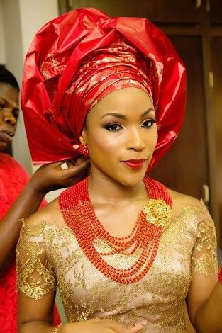 Beautiful head gear Nigerian Wedding Dress, Nigerian Traditional Wedding, Igbo Wedding, Nigerian Bride, Dashiki Shirt, African Bride, Nigerian Weddings, Afrikaanse Mode, Nigerian Styles