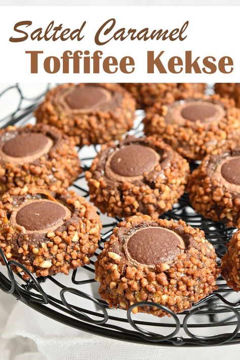 Salted Caramel Toffifee Kekse, einfach zu machen, Basis ist Schoko-Heidesand-Keks, Thermomix, Weihnachtskekse Toffifee Cookies, German Baking, Caramel Toffee, No Bake Cookies, Cakes And More, Christmas Baking, Salted Caramel, Diy Food, Quick Meals