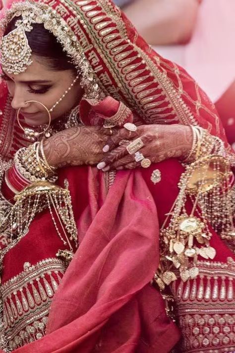 From the cost of their bridal lehengas to where you can buy your dream Sabya lehenga, scroll down and take a look at our comprehensive guide on everything Sabyasachi! #weddingbazaar#indianwedding #sabyasachilehengabridal #sabyasachilehengasimple #sabyasachilehengabridalred #sabyasachilehengafloral #sabyasachilehengared #sabyasachilehengabridalpink #sabyasachilehengabridalroyal #sabyasachilehengapink #sabyasachilehengablack #sabyasachilehengayellow #sabyasachilehengagreen Jadtar Ring, Marriage Dresses, भारतीय दुल्हन संबंधी, Sabyasachi Collection, India Saree, Sabyasachi Bride, Bollywood Bridal, Celebrity Bride, Sabyasachi Lehenga