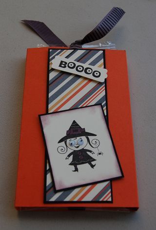 Halloween popcorn slider.  Free tutorial on how to make it with Stampin Up supplies. A Craftin Owl creation. Popcorn Crafts, Popcorn Wrappers, Halloween Treat Holders, Microwave Popcorn Bag, Halloween Popcorn, Owl Halloween, Popcorn Treats, Popcorn Gift, Popcorn Bags