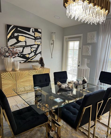 Black And Gold Dining Table, Black Gold Dining Room, Dinner Room Ideas, Black And Gold Dining Room, Dining Room Glam, Gold Dining Room, Girl Apartment Decor, Dining Room Decor Modern, Gold Living Room Decor