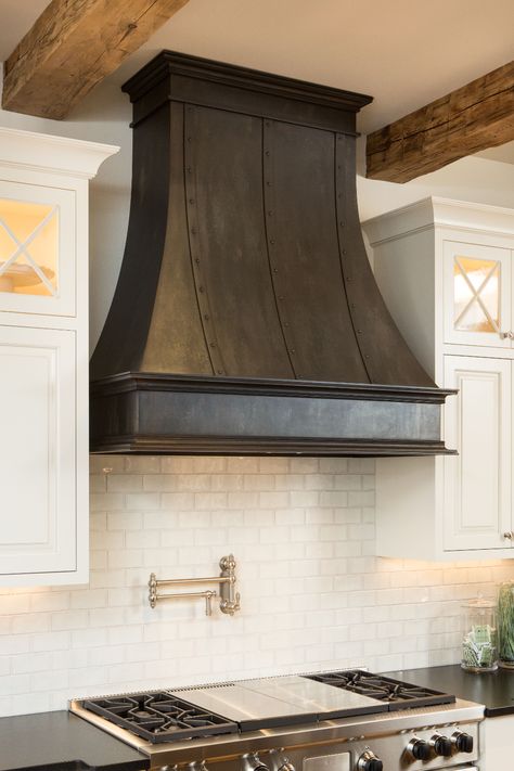 Kitchen Classic Modern, Kitchen Hood Vent, Kitchen Hood Ideas, Kitchen Hood Design, Kitchen Vent Hood, Oven Hood, Hood Ideas, Copper Range Hood, Kitchen Vent