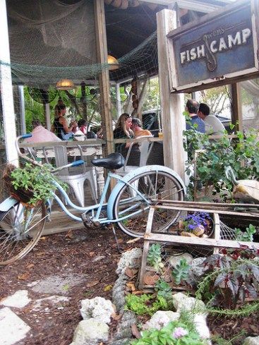 Exterior of Owen's Fish Camp, Sarasota, Fla. Camping Restaurant, Sarasota Restaurants, Florida Cottage, Lido Beach, Venice Florida, Florida Style, Historic Downtown, Siesta Key, Beach Cottage Style