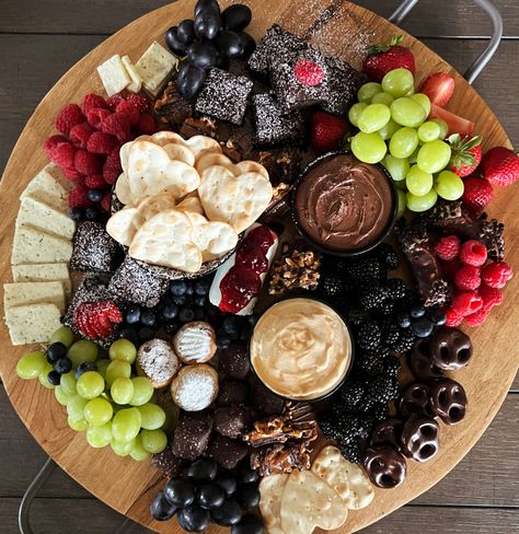 Dessert Charcuterie Board - how to make the easiest snack or dessert perfect for game day, girls' weekend, movie night, barbecues and parties. #dessertcharcuterie #charcuterie #dessert #easydessert #nobakedessert #superbowl #superbowlrecipe #valentinesday #themedcharcuterieboard #themedcharcuterie #agoudalife Charcuterie Dessert, Apple Cobbler Easy, Dessert Charcuterie Board, Dessert Charcuterie, Candied Orange Slices, Cobbler Easy, Cracker Candy, Christmas Appetizer, Platter Ideas