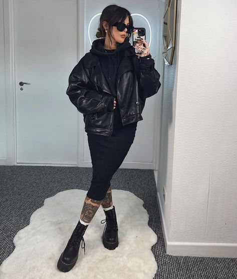 Leather Jacket Outfit Plus Size, All Black Plus Size Outfit, Alaska Fits, Edgy Outfits Plus Size, Aesthetic Outfits Modest, Edgy Outfits Grunge, Neutral Aesthetic Outfits, Neutral Outfit Aesthetic, Rock Clothes