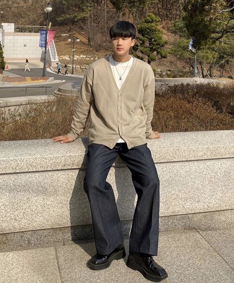 Hongkong Disneyland Outfit, Hongkong Disneyland, Disneyland Outfits, Male Style, Chill Fits, Photo Style, Outfits Men, Photo Styling, Retro Outfits