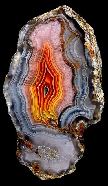 Light my fire | Flickr - Photo Sharing! Coyamito Agate, Geode Rocks, Geode Art, Rock Minerals, Pretty Rocks, Beautiful Rocks, Wood Lamps, Mineral Stone, Minerals And Gemstones