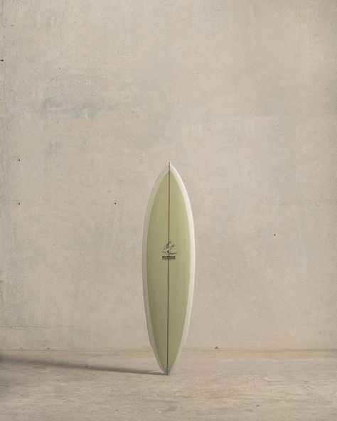 Shop Single Fin Surfboards Available Online | McTavish Surfboards Byron Bay Single Fin Surfboard, Vintage Beach Decor, Vintage Surfboards, Board Designs, Surfboard Design, Surf Board, Vintage Beach, Dream Board, Byron Bay