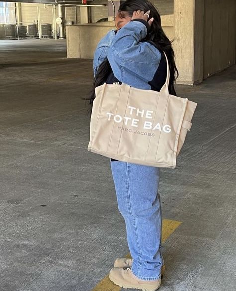 Outfits With Tote Bags, Rachel Green Aesthetic, Estilo Rachel Green, Fye Outfits, Tote Bag Outfit, Aesthetic Bag, Outfit Denim, Big Tote Bags, Tote Bags For School