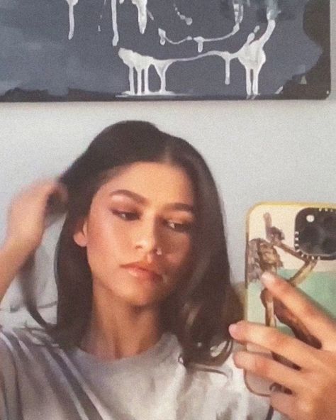 Zendaya Maree Stoermer Coleman, Zendaya Style, Zendaya Coleman, Mirror Pic, Fav Celebs, Cute Celebrities, Role Models, Instagram Feed, Aesthetic Pictures