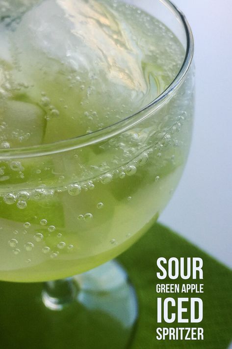 Apple Mocktail, Apple Drinks, Mocktail Recipe, Birthday Dinners, Green Apple, Mocktails, St Patricks, Kid Friendly, St Patricks Day