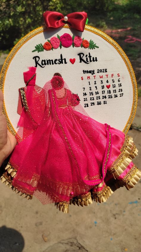 Embroiderydesign#wedding hoop Wedding Hoop Art, Wedding Embroidery Hoop, Embroidery Stitches Flowers, Hoop Art Embroidery, Youtube Ideas, Wedding Hoop, Basic Embroidery, Creative Gift Wraps, Indian Classical Dance