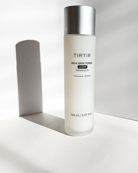 For those that struggle with sensitivity and oily skin! If you find the other milk base toners too heavy or too much for your skin type (acne-prone, sensitive, and oily), the @tirtir_global may be for you! 👌🏻 ✔️ super lightweight hydration - perfect for hot humid days. ✔️ refine uneven skin tone while maintaining moisture balance / preventing moisture loss ✔️ fungal acne safe - non-comedogenic - #kbeauty #koreanskincare #tirtir #milktoner #toner #radiantskin #koreanskincareproducts #kbeaut... Fungal Acne, Skin Toner, Hot And Humid, Uneven Skin, Uneven Skin Tone, K Beauty, Korean Skincare, Skin Type, Radiant Skin