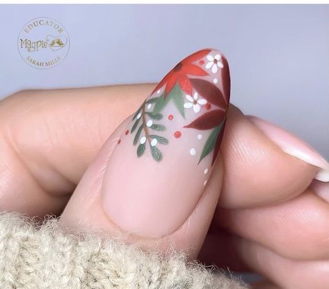 Gel Nails French, December Nails, Nail It, Flower Nail Designs, Floral Nail Art, Cute Gel Nails, Ready For Christmas, Flower Nail Art, Xmas Nails