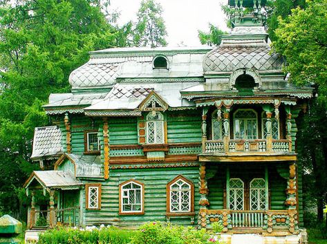 Russian Dacha, Russian Architecture, Wooden Architecture, Abandoned Mansions, Abandoned Buildings, Wooden House, Abandoned Houses, Beautiful Architecture, Beautiful Buildings