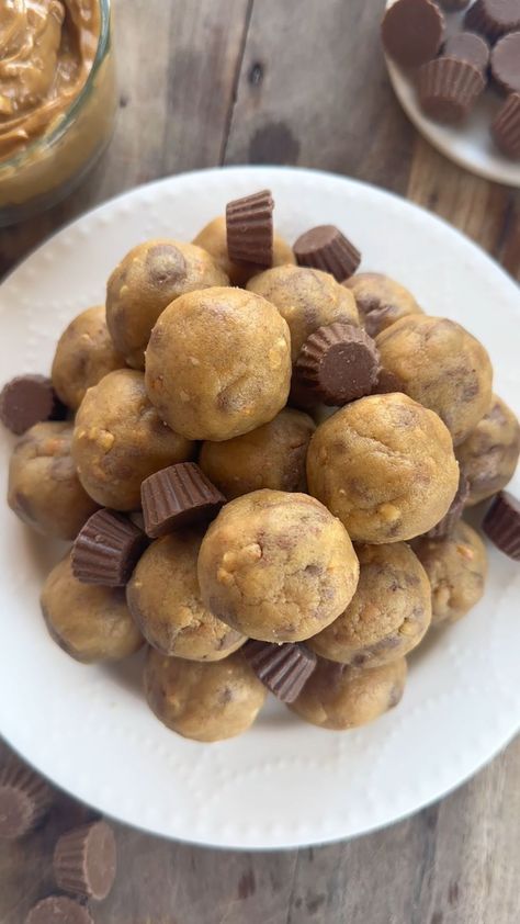 Brown Butter Cookies, Cookie Dough Recipe, Gluten Free Ice Cream, Reese's Peanut Butter Cups, Caramel Chocolate Chip Cookies, Shortbread Bars, Peanut Butter Chocolate Chip Cookies, Peanut Butter And Chocolate, Pastry Pie