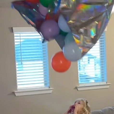 Kristin Miller | Mom of 2 on Instagram: "A DIY balloon drop is a super easy way to make NYE special for your kids✨Comment “drop” to get links sent directly to your DMs! Everything arrives before NYE🪩 I think this is going to be our new favorite NYE family tradition🥹 • IB: @athomewith.shannon • • #newyearseve #nye #nye2024 #familytraditions #momof2 #momhack #kidsnewyearseve #nyeideas #nyeideasforkids #familyfun #newyearseveparty #partyideas #balloondrop" Balloon Drop For Kids, Diy Balloon Drop Easy, Diy Balloon Drop, Kids New Years Eve, Balloon Drop, Mom Of 2, Diy Balloon, Family Tradition, Balloon Diy