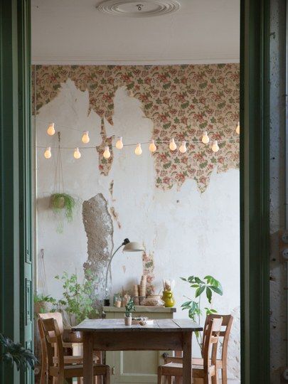 Simple white plaster gives way to cheery floral wallpaper on the walls of the kitchen | archdigest.com Stairs Wall Decor Ideas, Above Kitchen Cabinets Ideas, Decorating Above Kitchen Cabinets Ideas, Peeling Wall, Peeling Wallpaper, Decorating Above Kitchen Cabinets, Kitchen Cabinets Ideas, Above Kitchen Cabinets, Distressed Walls