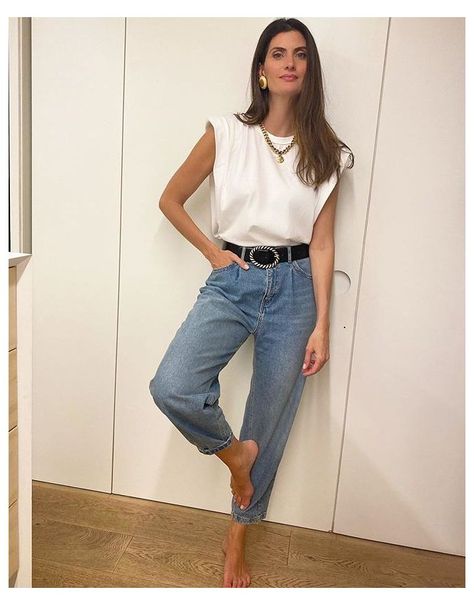 42ffcf057e133f94c1b7b5cf543ef3bddesc53259649ri Muscle Tee Outfits, Look Jean, Elegante Casual, Muscle Tee, Tee Outfit, Fashion 2020, Mode Inspiration, Looks Vintage, Outfits Casuales