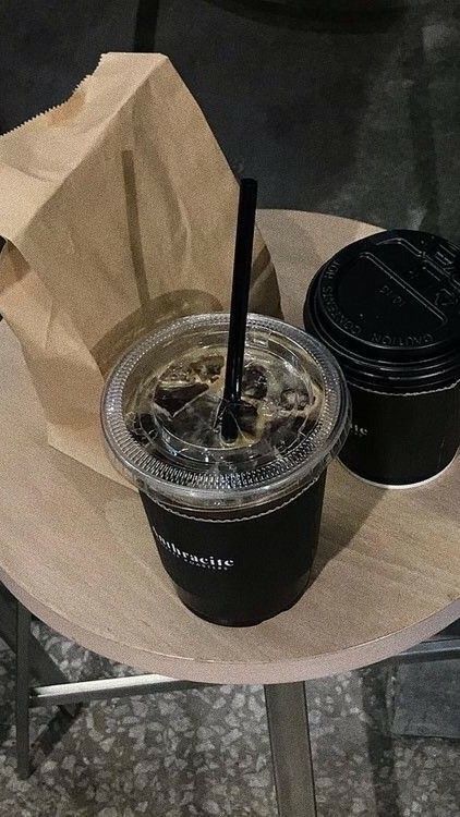 Iced Black Coffee, Iced Americano, Americano Coffee, Home Simple, Coffee At Home, Vintage Cafe, Coffee Black, Aesthetic Coffee, Fruit Drinks