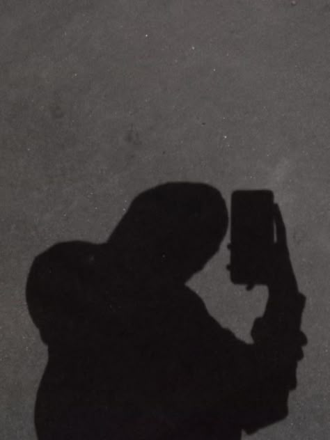 Photo Profil Instagram, Middle Finger Picture, Night Walking Aesthetic, Phone Wallpapers Vintage, Cracked Wallpaper, Boy Blurred Pic, Bf Picture, Cute Mobile Wallpapers