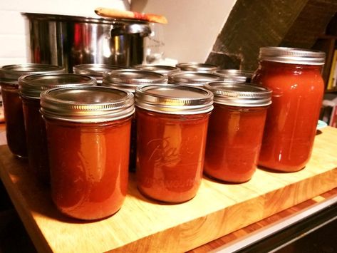 Every family has that quick weeknight meal that takes moments to prepare and is loved by everybody. When I was a kid it was grilled cheese and Campbell’s tomato soup. To a 7-year-old it was T… Canning Tomato Soup, Campbell's Tomato Soup, Homemade Tomato Soup, Pressure Canning Recipes, Tomato Soup Homemade, Canned Tomato Soup, Canning Food Preservation, Canning Tomatoes, Tomato Soup Recipes