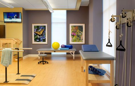 Physiotherapy Room, Senior Living Interior Design, Contemporary Office Design, Senior Living Facilities, Medical Office Design, Physiotherapy Clinic, Clinic Interior Design, Therapy Office Decor, Therapy Office