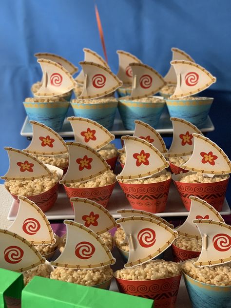 Rice Krispy Treats Moana Treat Table, Moana Dessert Table, Moana Birthday Theme, Moana Food, Moana Birthday Decorations, Moana Decorations, Summer Birthday Cake, Moana Invitation, Moana Birthday Party Theme