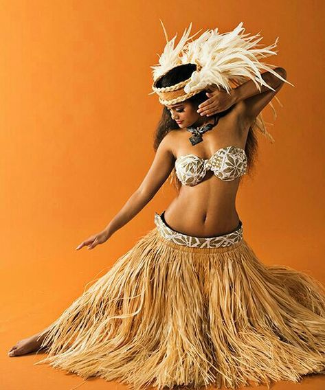 Hawaiian Costume, Tahitian Costumes, Ori Tahiti, Tiki Hawaii, Polynesian Dance, Tahitian Dance, Hawaiian Woman, Hawaiian Dancers, Hula Dance