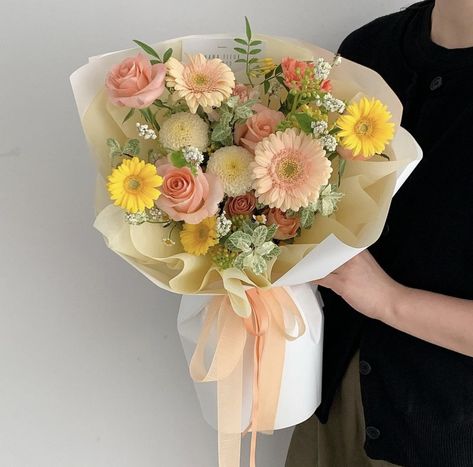 Filipino Flower Bouquet, Thank You Bouquet, Mini Bouquet Flowers, Korean Style Bouquet, Aesthetic Flower Wallpaper, Gerbera Bouquet, Gardening Aesthetic, Flower Boquet, Graduation Bouquet