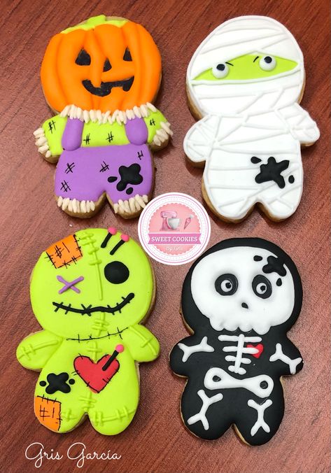 Skull Sugar Cookies Decorated, Halloween Witch Cookies, Monster Cookies Halloween, Halloween Decorated Cookies, Galletas Royal Icing, Halloween Sugar Cookies Decorated, Royal Icing Decorated Cookies, Witch Cookie, Halloween Deserts