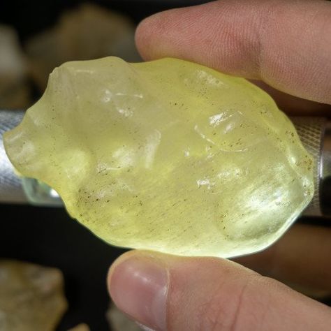 Lumerian Seed Crystal Meaning, Lemurian Quartz Crystal Meaning, Lemurian Quartz Meaning, Libyan Desert Glass Crystal Meaning, Lemurian Seed Crystal, Desert Glass, Good Energy, Rocks And Minerals, Stones And Crystals