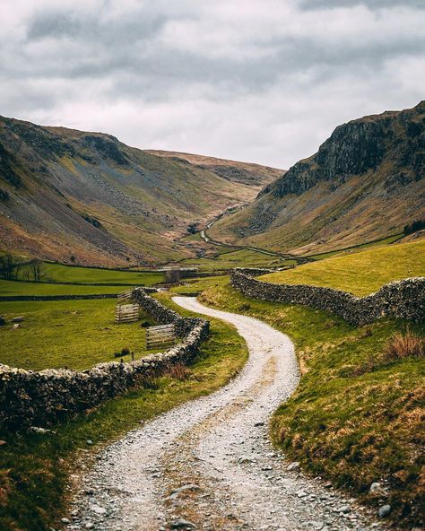 Lake District Aesthetic, Britain Aesthetic, Country Landscape Photography, Uk Nature, Good Couple, Lake District England, Irish Cottage, Country Landscape, Landscape Design Plans