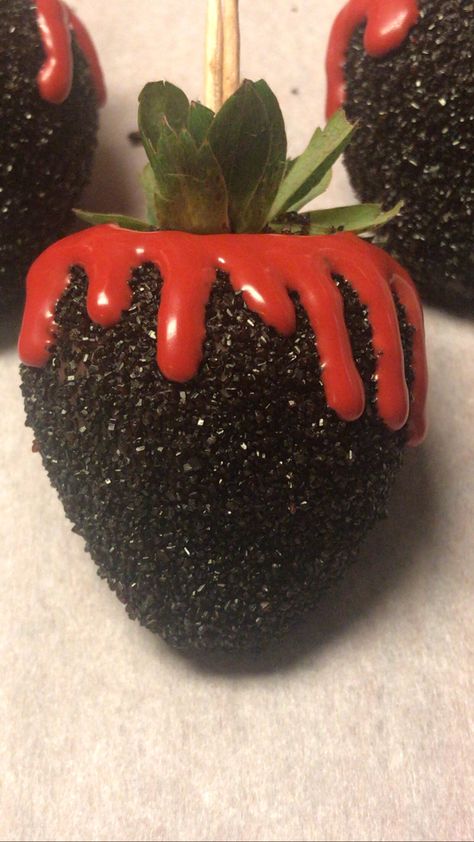 Red And Black Strawberries, Red And Black Chocolate Strawberries, Blood Themed Party, Red And Black Treats, Emo Birthday Party Ideas, Vampire Themed Food, Goth Sweet 16, Red And Black Birthday Theme, Black And Red Birthday Theme