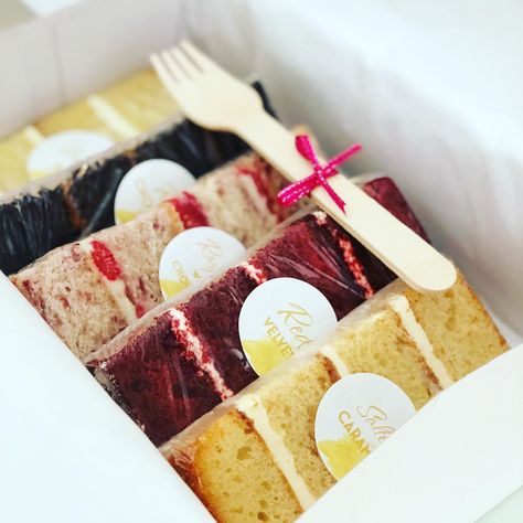 Cake Sample Boxes, Cake Tasting Boxes, Cake Slice Packaging, Dessert Boxes Packaging, Bake Sale Displays, Dessert Business, Cake Slice Boxes, Wedding Cake Tasting, Bakery Packaging Design