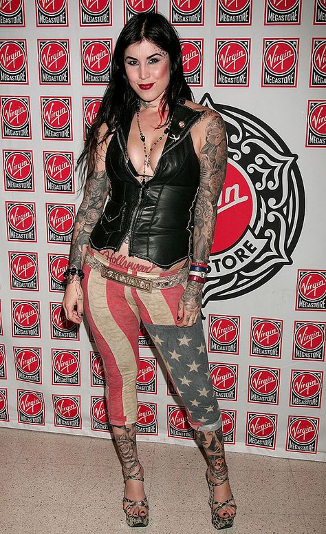 Kat Von D. LOVE AND WANT THIS OUTFIT!! Kat Von D Style, Kat Von D Tattoos, Mod Girl, Tattoo Ideas For Men, Hot Tattoos, Kat Von, Kat Von D, 2014 Fashion, Dark Fashion