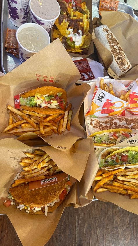 Taco Bell Aesthetic Food, Taco Bell Aesthetic, Taco Bell Food, Dinner Tacos, Taco Bell Recipes, Cooking Easy, Junk Food Snacks, Food Babe, Food Ads