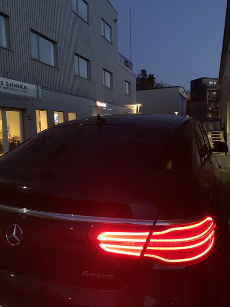 Wealthy Lifestyle Luxury, Mercedes Benz Coupe, Dream Cars Mercedes, Best Friend Pictures Tumblr, Street Racing Cars, Luxury Lifestyle Dreams, Mercedes Benz Cars, Benz Car, Fancy Cars