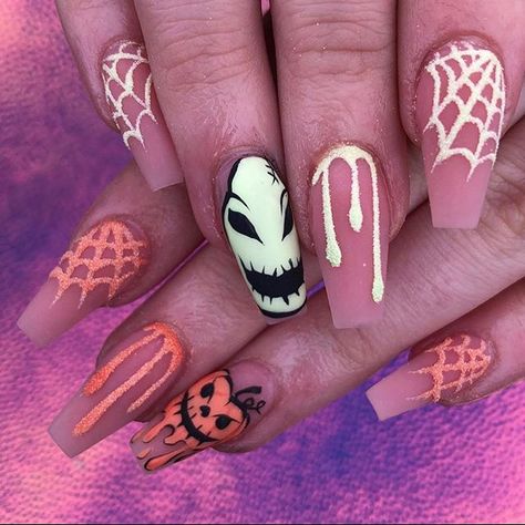 Glitterbels en Instagram: “@nailsbyashleighanne using Glitterbels:- Nude blush cover core powder, Gel Polishes in :- Apple sours mixed with white Dijon mixed with…” Boogie Nails, Oogie Boogie Nails, Halloween Nail Art Designs, Horror Nails, Acrylic Nails Nude, Witch Nails, Short Gel Nails, Cute Nails For Fall, Red Nail Designs