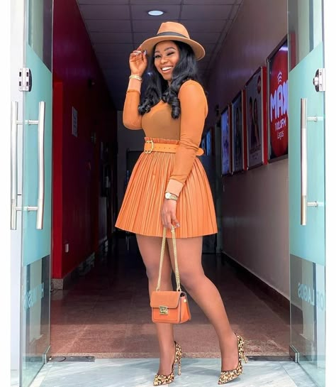 Black Women Fashion, Pleated Mini Skirt, Orange Dress, Outfits Casuales, Outfits Casual, Look Fashion, Classy Outfits, Chic Outfits, My Fashion