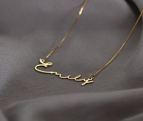 Oak And Luna, Necklace Name Design, Minimalist Necklace Gold, Name Necklace Silver, Delicate Gold Necklace, Fancy Jewelry Necklace, Art Jewelry Design, Gold Mangalsutra Designs, Gold Shop