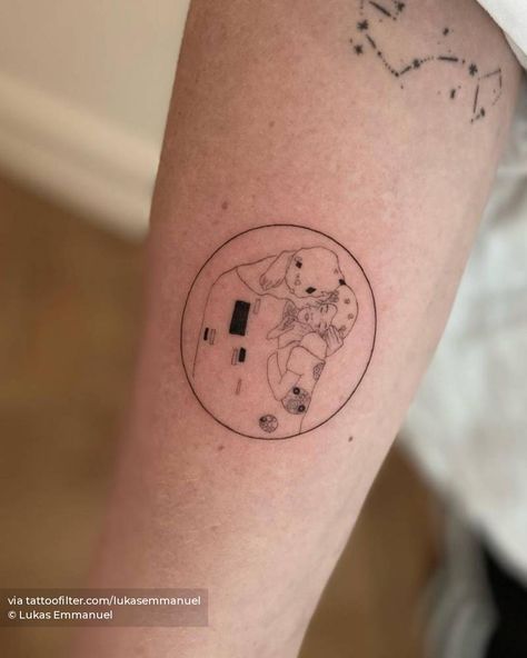 Klimt Inspired Tattoo, The Kiss Tattoo Minimalist, The Kiss Tattoo Klimt, The Kiss Gustav Klimt Tattoo, The Kiss Tattoo, Gustav Klimt Tattoo, Klimt Tattoo, International Tattoo, Kiss Tattoos