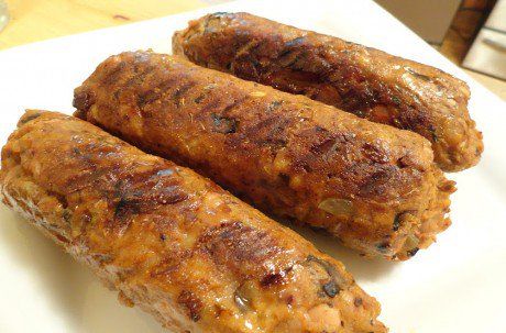 Homemade Spicy Italian Sausage [Vegan, Gluten-Free] - One Green PlanetOne Green Planet Vegan Sausage Recipe, Gluten Free Sausage, Spicy Italian Sausage, Vegan Italian, Vegan Sausage, Vegan Burgers, Meat Substitutes, Vegan Cooking, Vegan Foods