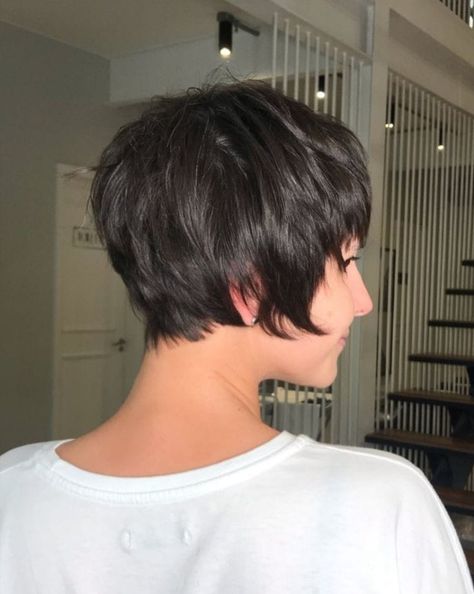 Pixie haircut ideas Very Short Layered Bob Haircuts, Pageboy Haircut Women Over 50, Pixie Shag Haircut, Shortish Hair, Short Hair Dos, Edgy Short Haircuts, Short Layered Bob Haircuts, Pixie Haircut Ideas, Short Shaggy Haircuts