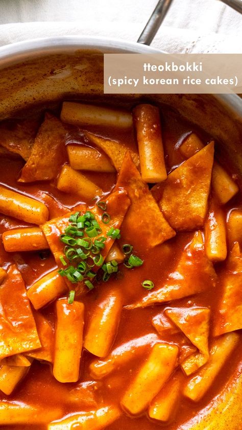 Tteokbokki (Spicy Korean Rice Cakes) Easy Tteokbokki, Korean Rice Cakes, Tteokbokki Recipe, Korean Rice Cake, Rice Cake Recipes, Korean Rice, Spicy Rice, Sweet And Spicy Sauce, Spicy Korean