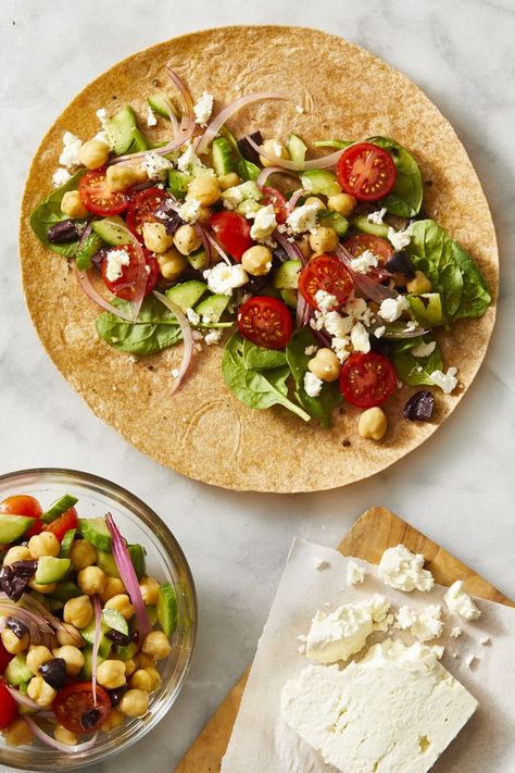 Greek Salad Wrap, Chickpea Recipes Easy, Salat Wraps, Best Greek Salad, Salad Wrap, Mediterranean Flavors, Beef Lettuce Wraps, Spinach Wraps, Pork Lettuce Wraps